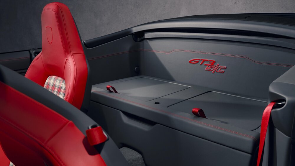 GT3 S/C rear seat area showing the deleted rear bench with GT3 S/C embossing and storage shelf